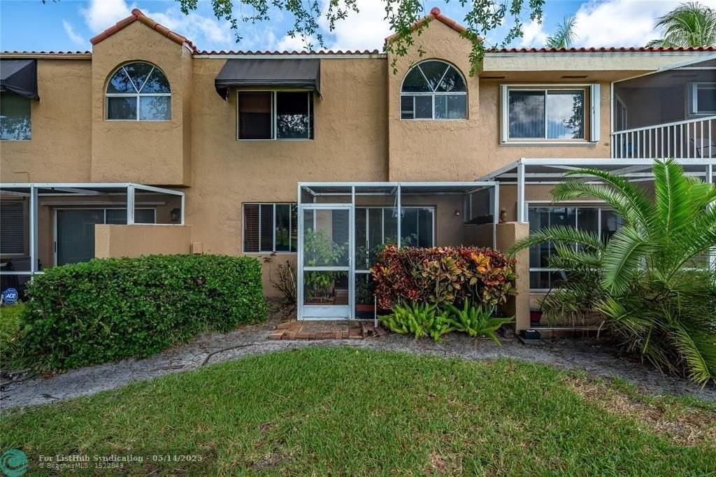 7952 Northwest 7th Court - Photo 7 of 18