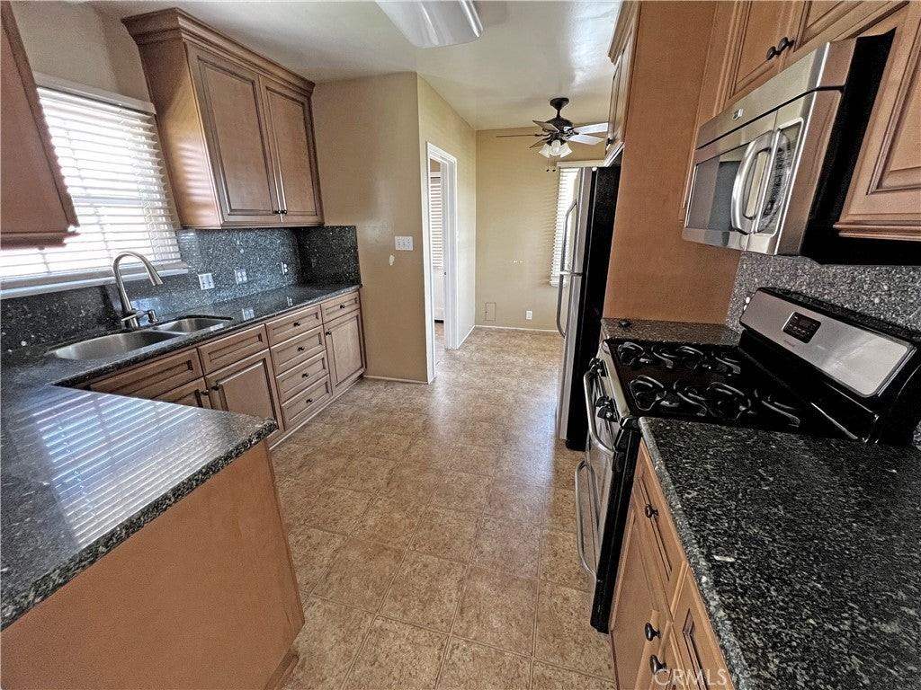 782 Lewis St - Photo 7 of 20