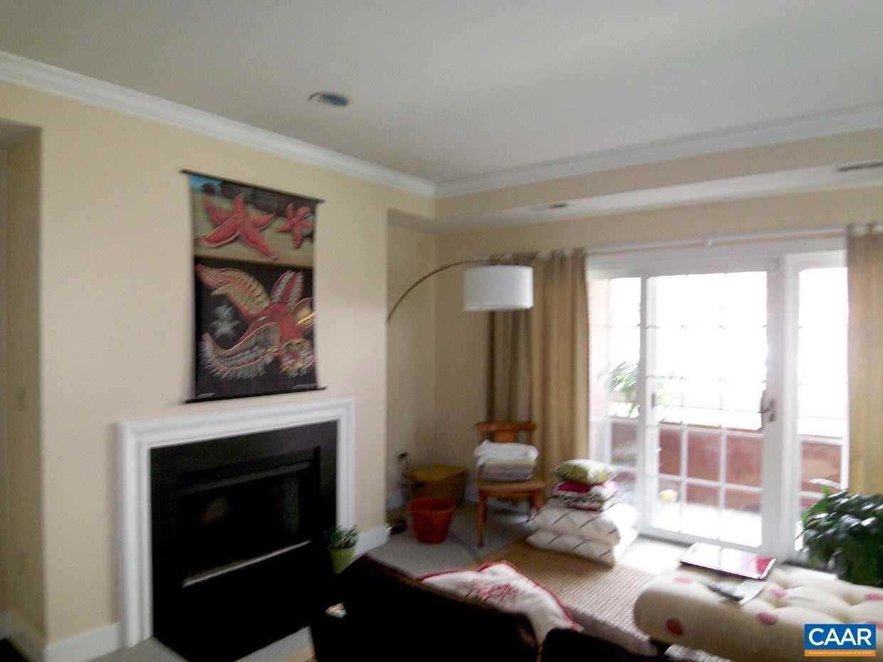 804 E Jefferson St ##C - Photo 3 of 10