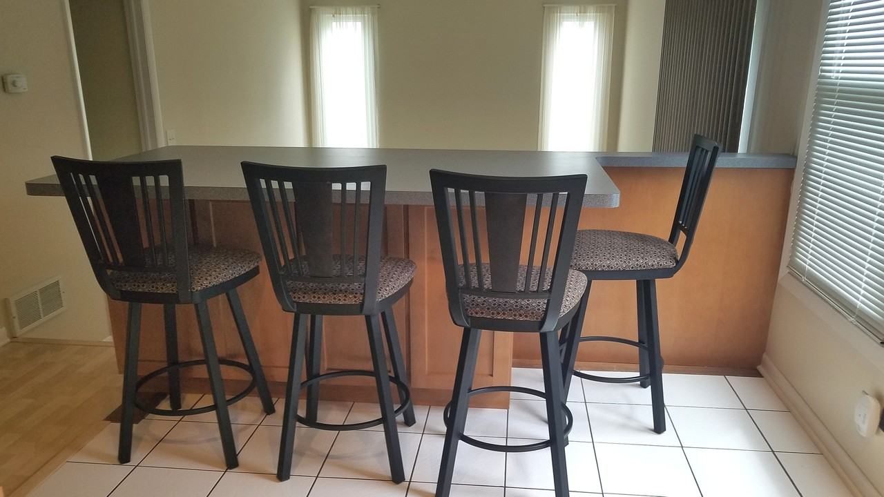 542 Crown Point Ct - Photo 3 of 6