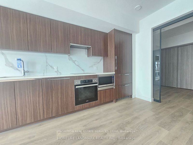 Spadina Ave. & Bremner Blvd - Photo 3 of 15