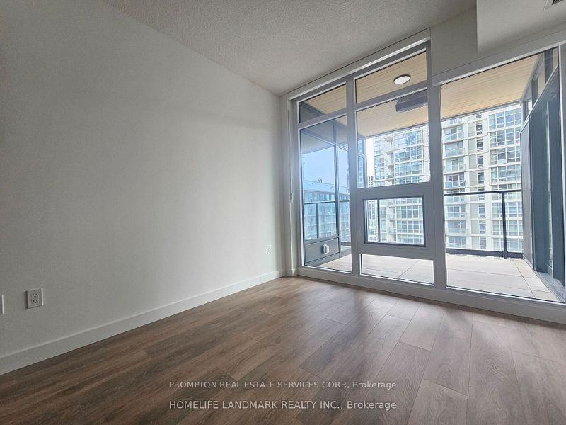 Spadina Ave. & Bremner Blvd - Photo 2 of 15