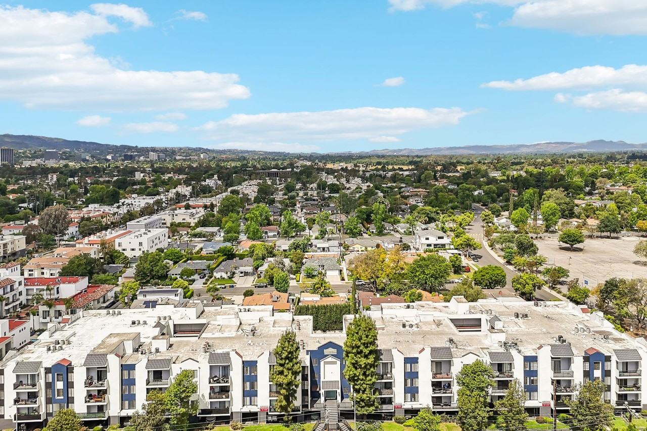 5235 Kester Ave - Photo 5 of 8