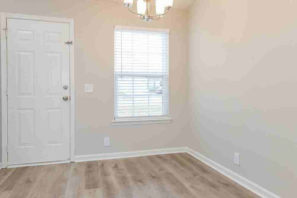 1008 Tom Hailey Blvd - Photo 4 of 16