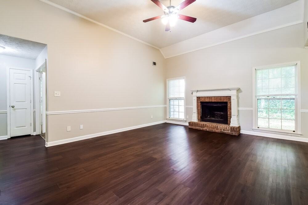 1204 Garden Path Se - Photo 3 of 16