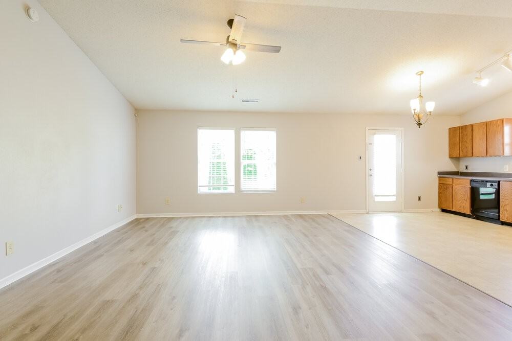 2989 Hearthside Dr - Photo 3 of 16