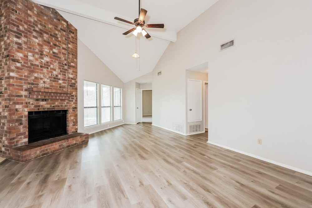 6423 Woodstream Trl - Photo 4 of 16