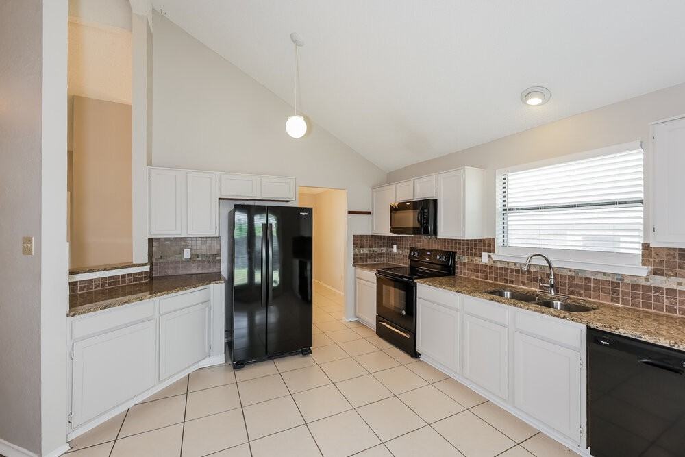 6423 Woodstream Trl - Photo 7 of 16