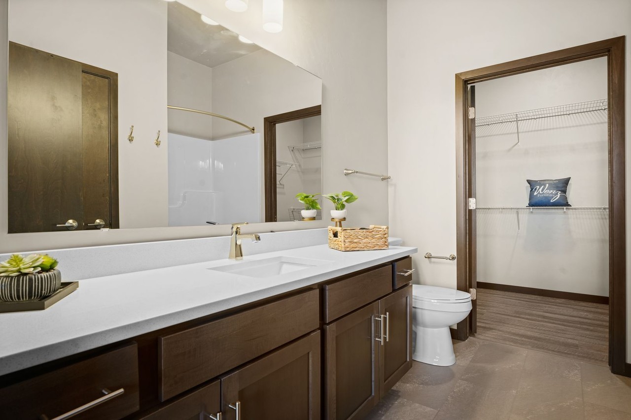 ELEMENT Apartments IV - Photo 3 of 7