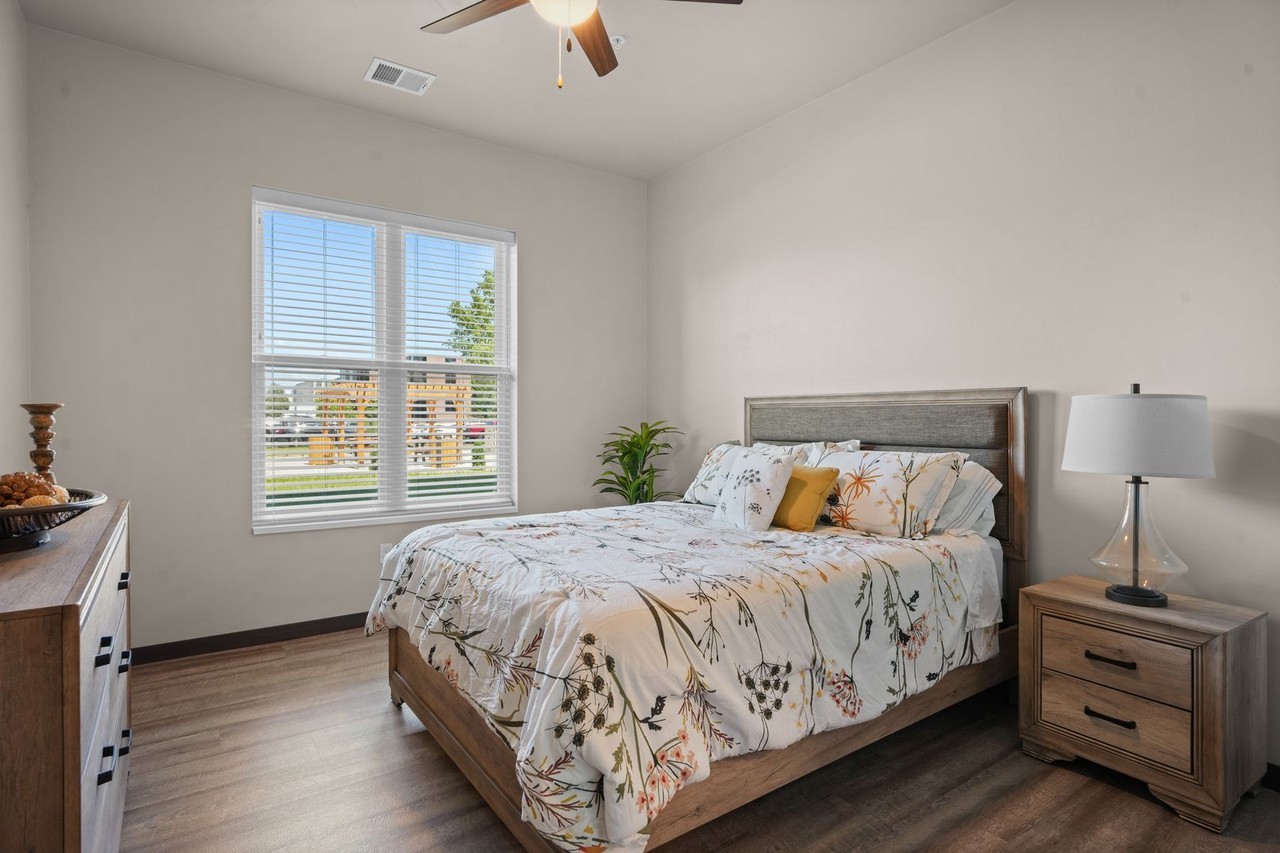 ELEMENT Apartments IV - Photo 4 of 7
