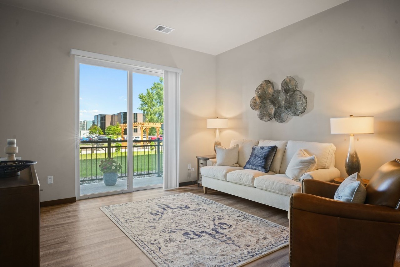 ELEMENT Apartments IV - Photo 5 of 7