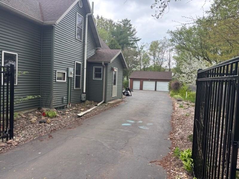 327 George St - Photo 3 of 19