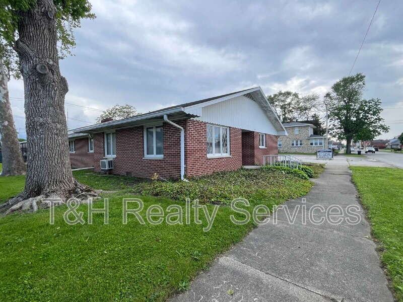 1821 S A St - Photo 3 of 21