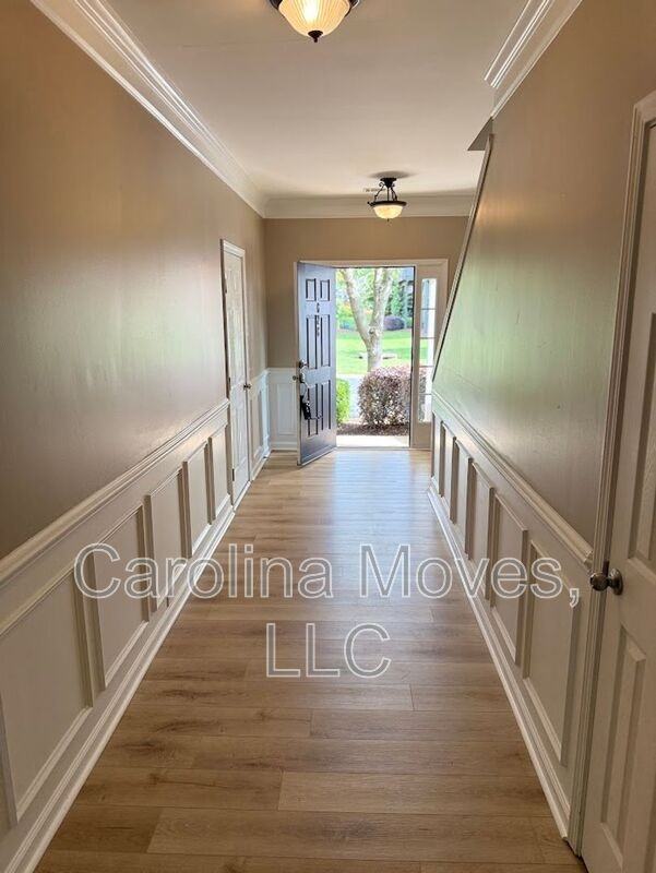 626 Montreux Dr - Photo 2 of 16