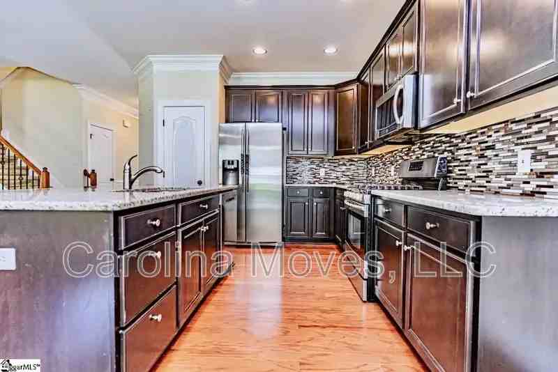 4 Cedarhill Ct - Photo 5 of 26
