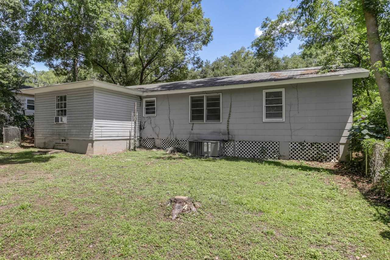 1621 Mayhew St - Photo 5 of 43