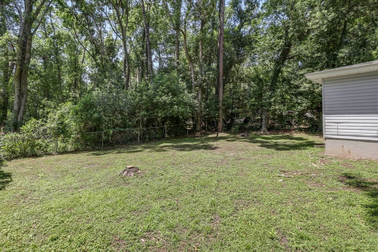 1621 Mayhew St - Photo 7 of 43