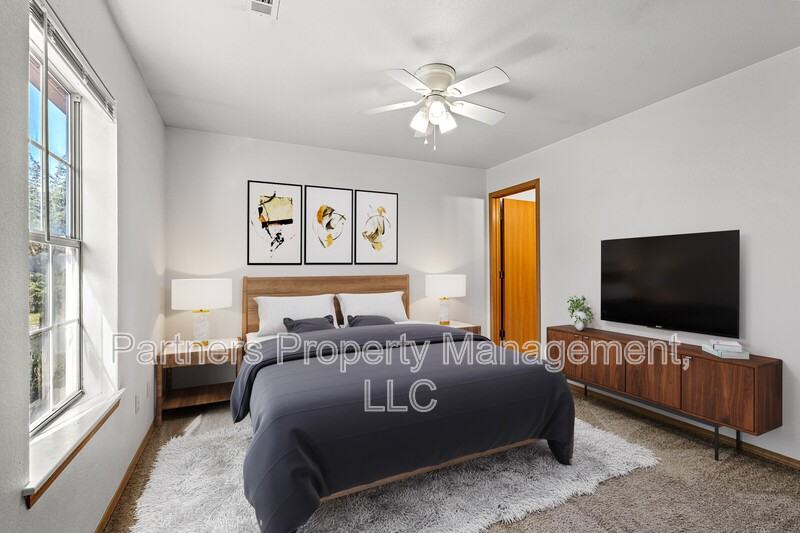 892 S Curtis Ave - Photo 3 of 22