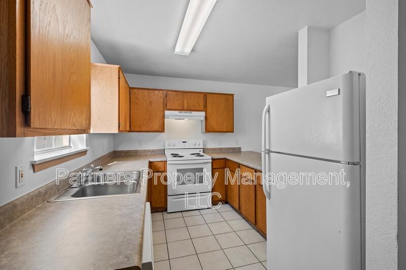 892 S Curtis Ave - Photo 4 of 22