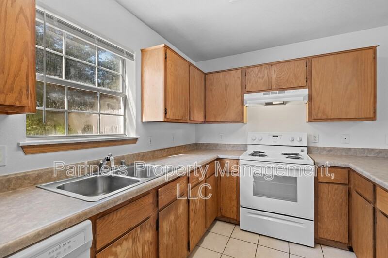 892 S Curtis Ave - Photo 5 of 22