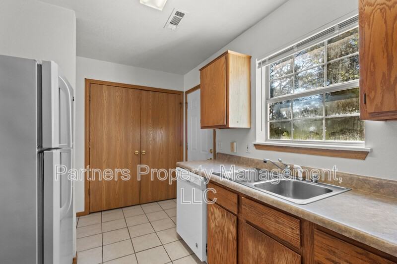 892 S Curtis Ave - Photo 7 of 22