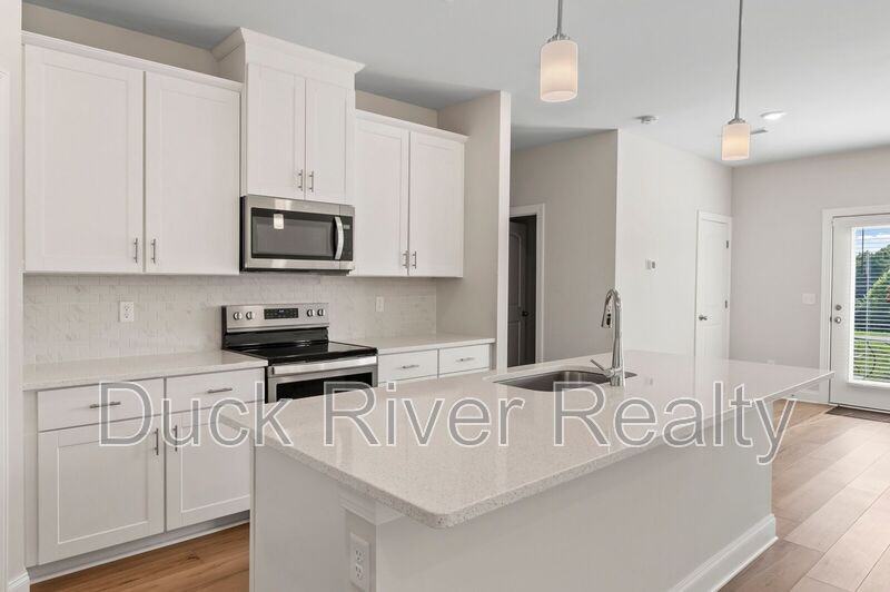 Taylor Bnd - Photo 3 of 27