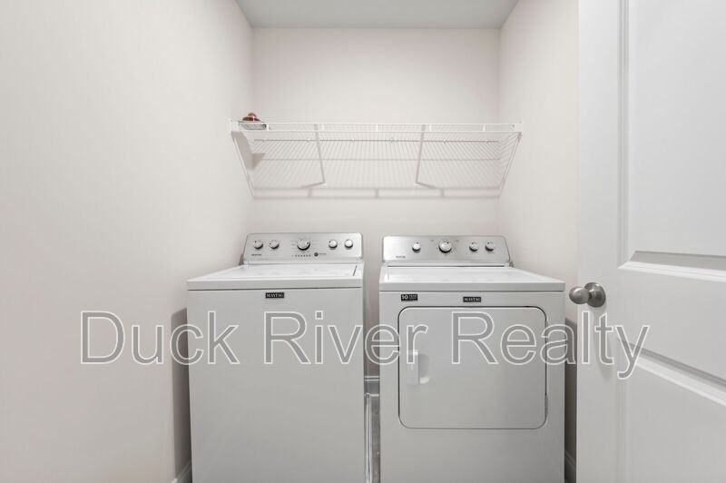 Taylor Bnd - Photo 7 of 27
