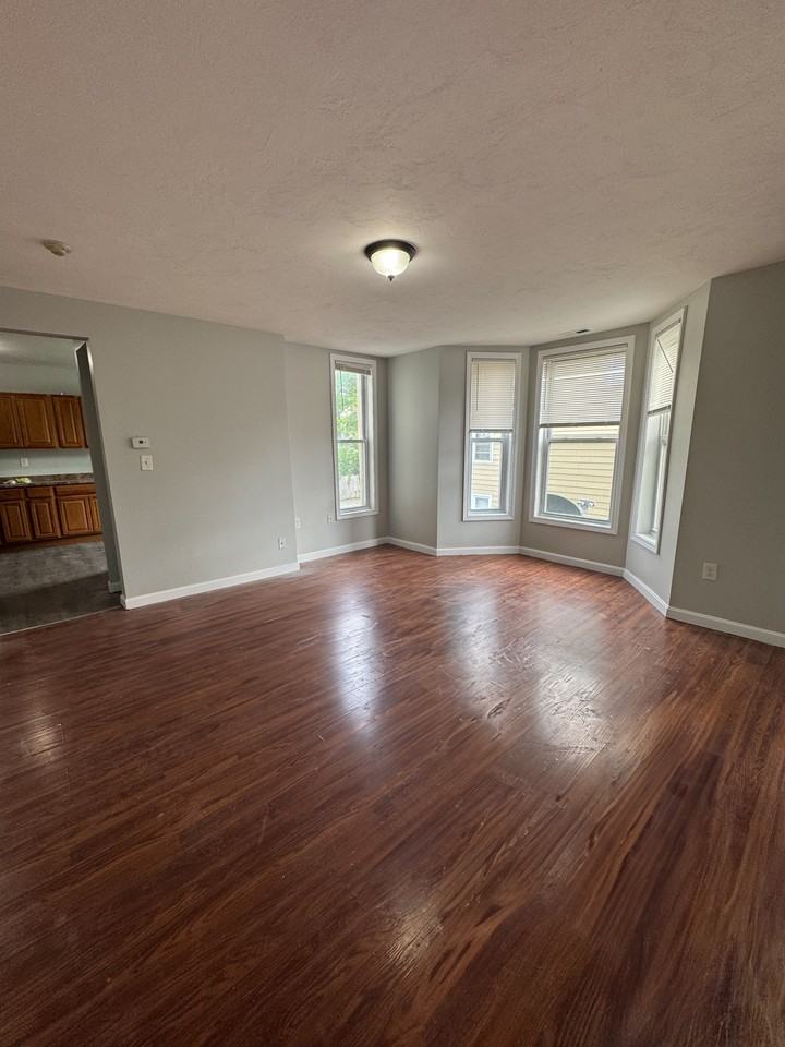 9 Freeland Street - Photo 2 of 11