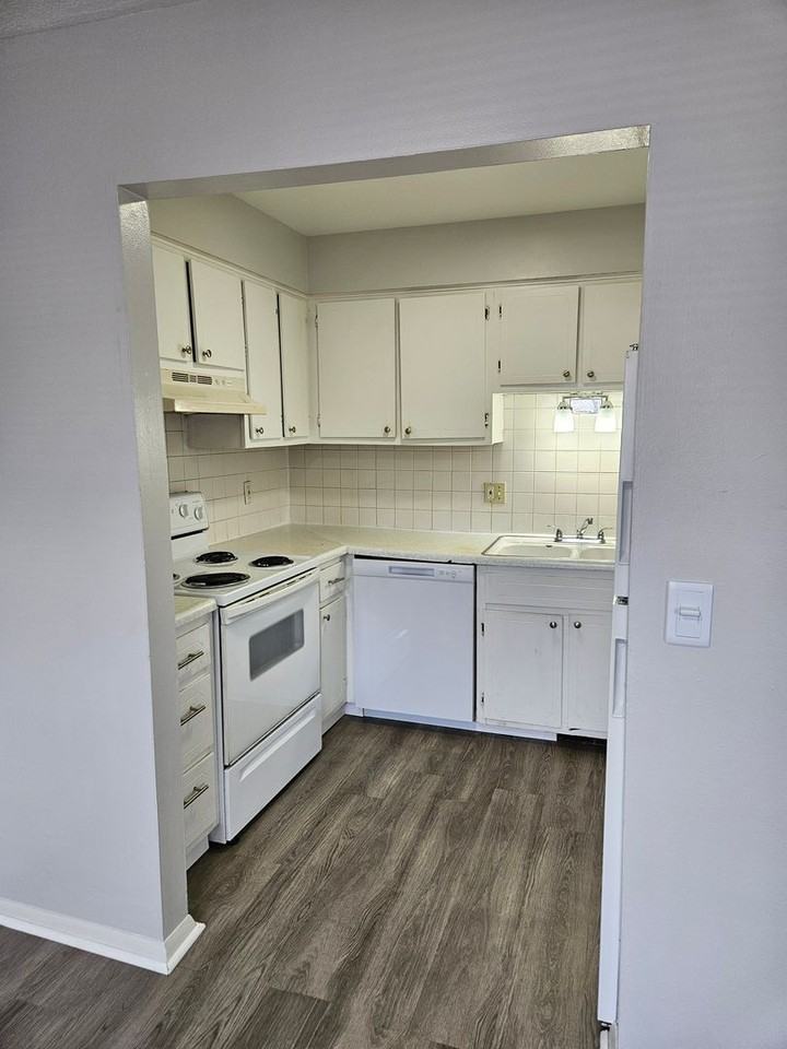 East side Evansville Apartments - Photo 2 of 11