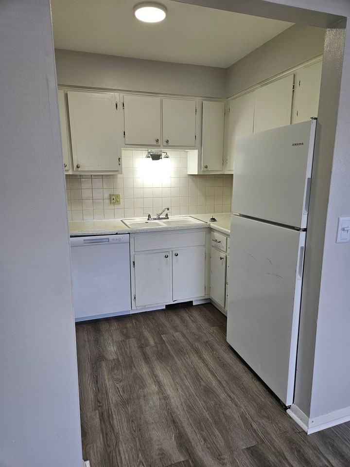 East side Evansville Apartments - Photo 3 of 11