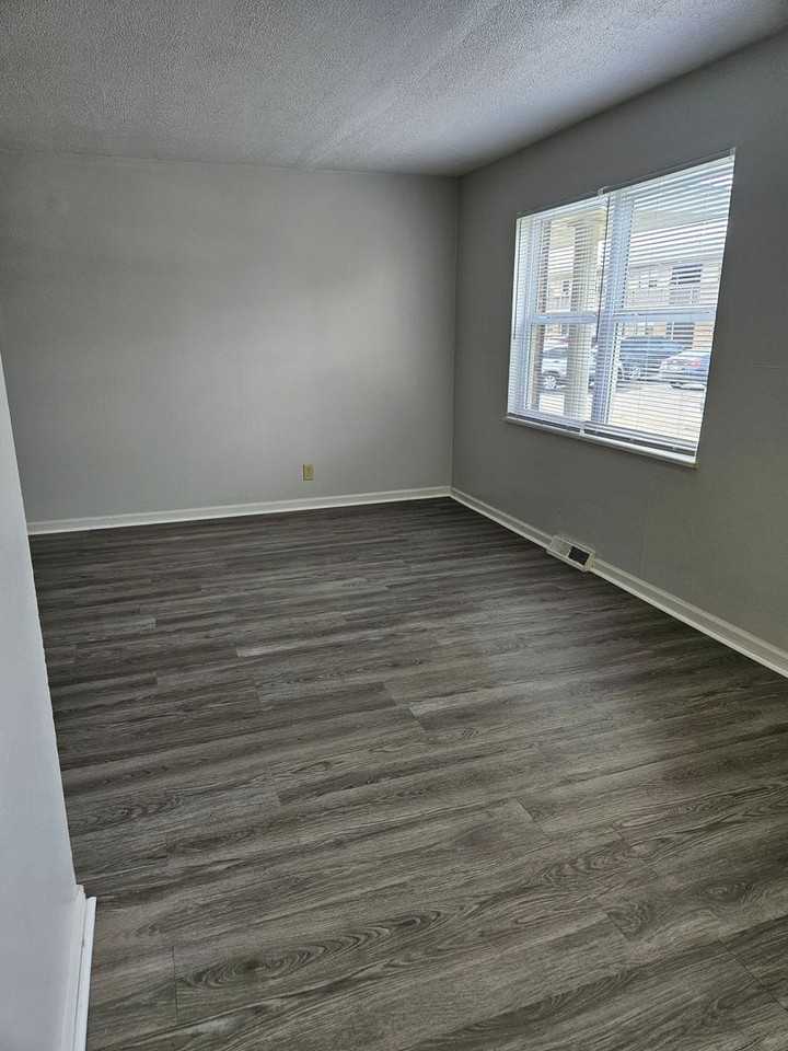 East side Evansville Apartments - Photo 5 of 11