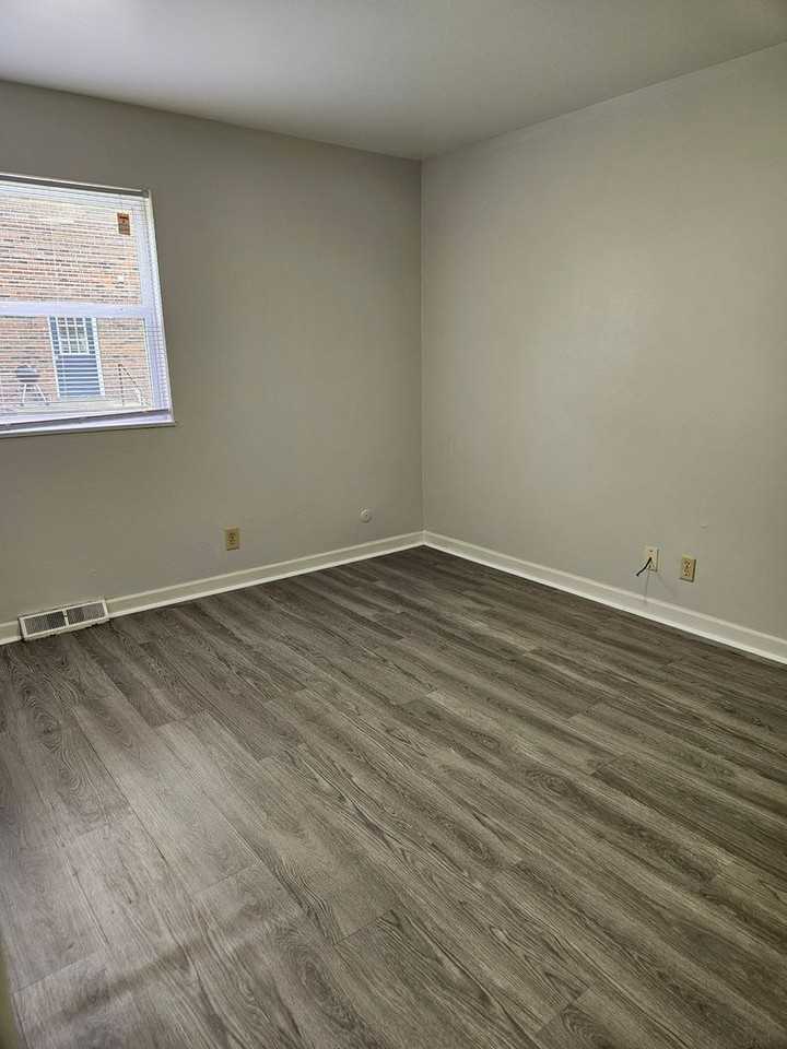 East side Evansville Apartments - Photo 6 of 11