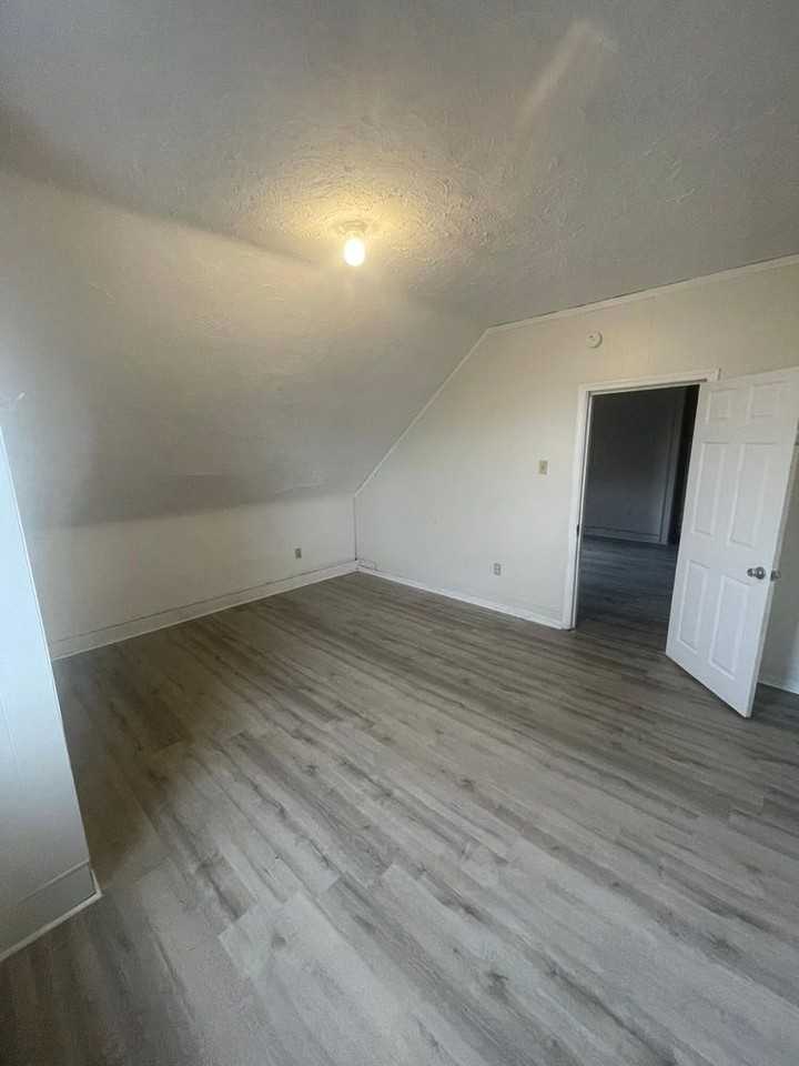 16 Laurel St - Photo 3 of 4