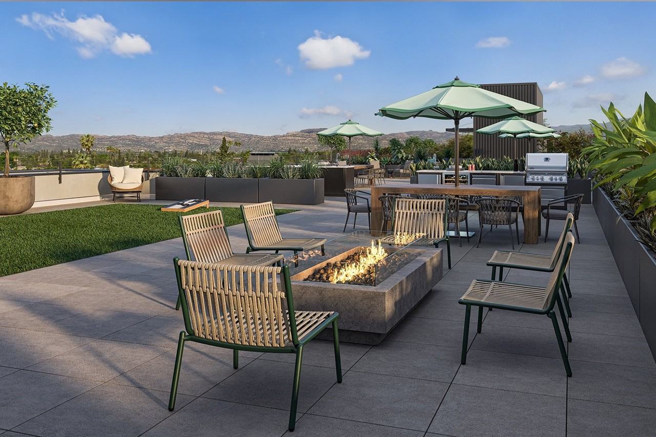 PENDANT on Topanga - Photo 2 of 34