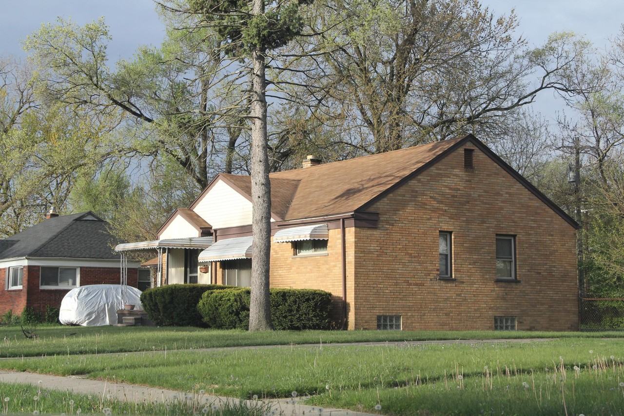 21131 Ridgedale St #NA - Photo 2 of 8