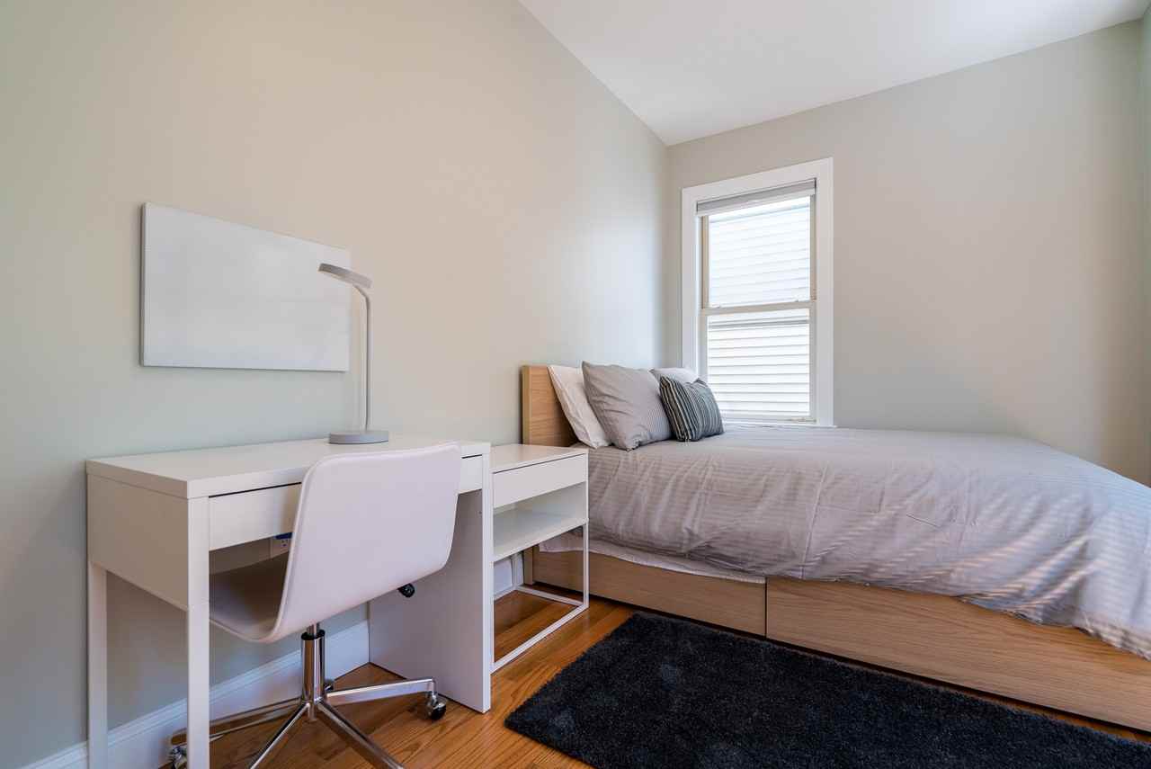 728 E 2nd St #2 - Photo 4 of 19