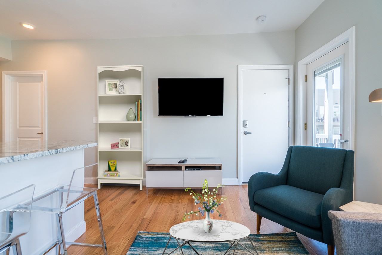 728 E 2nd St #2 - Photo 6 of 19