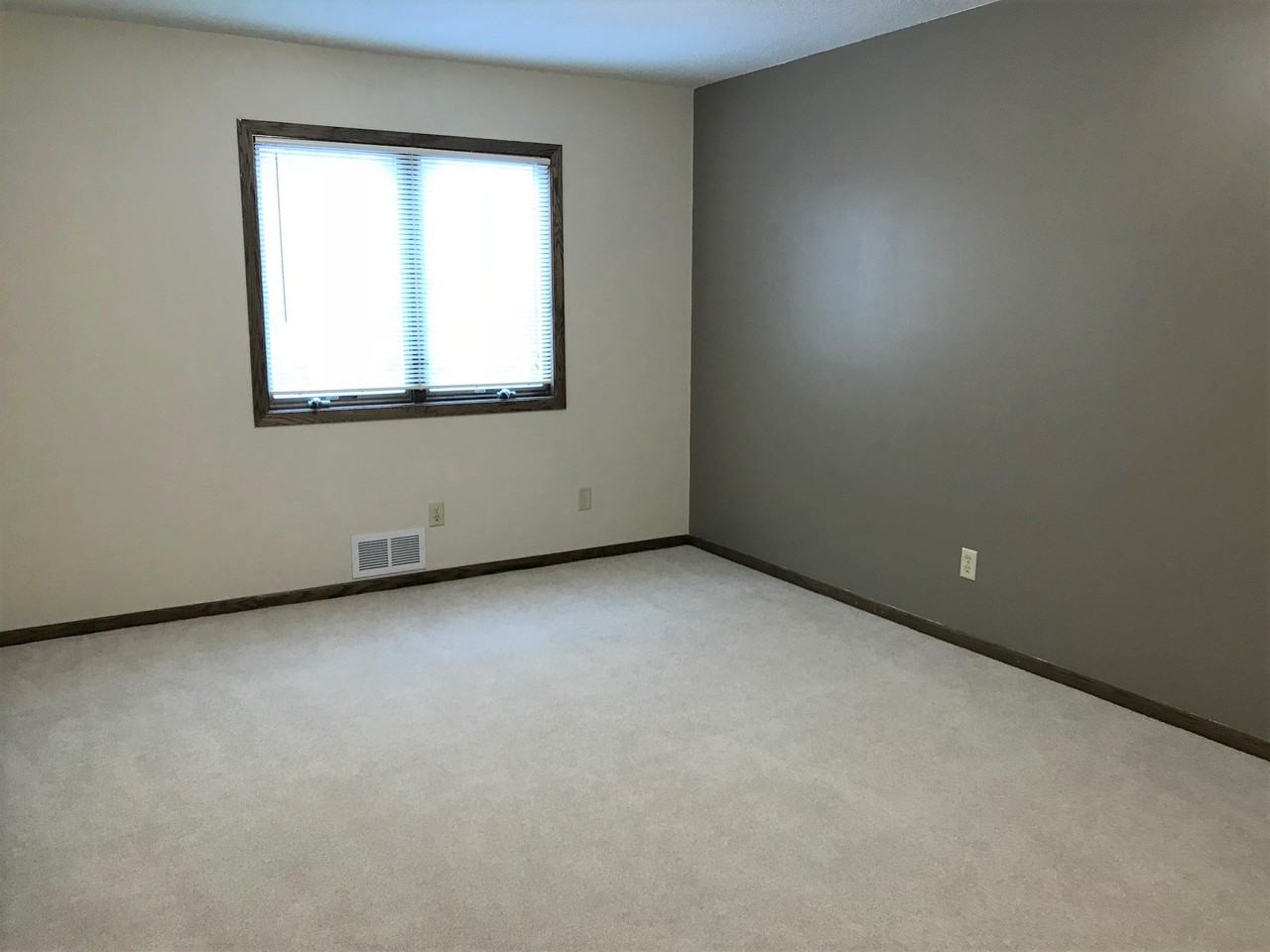 408 Holly Ln #8 - Photo 5 of 29