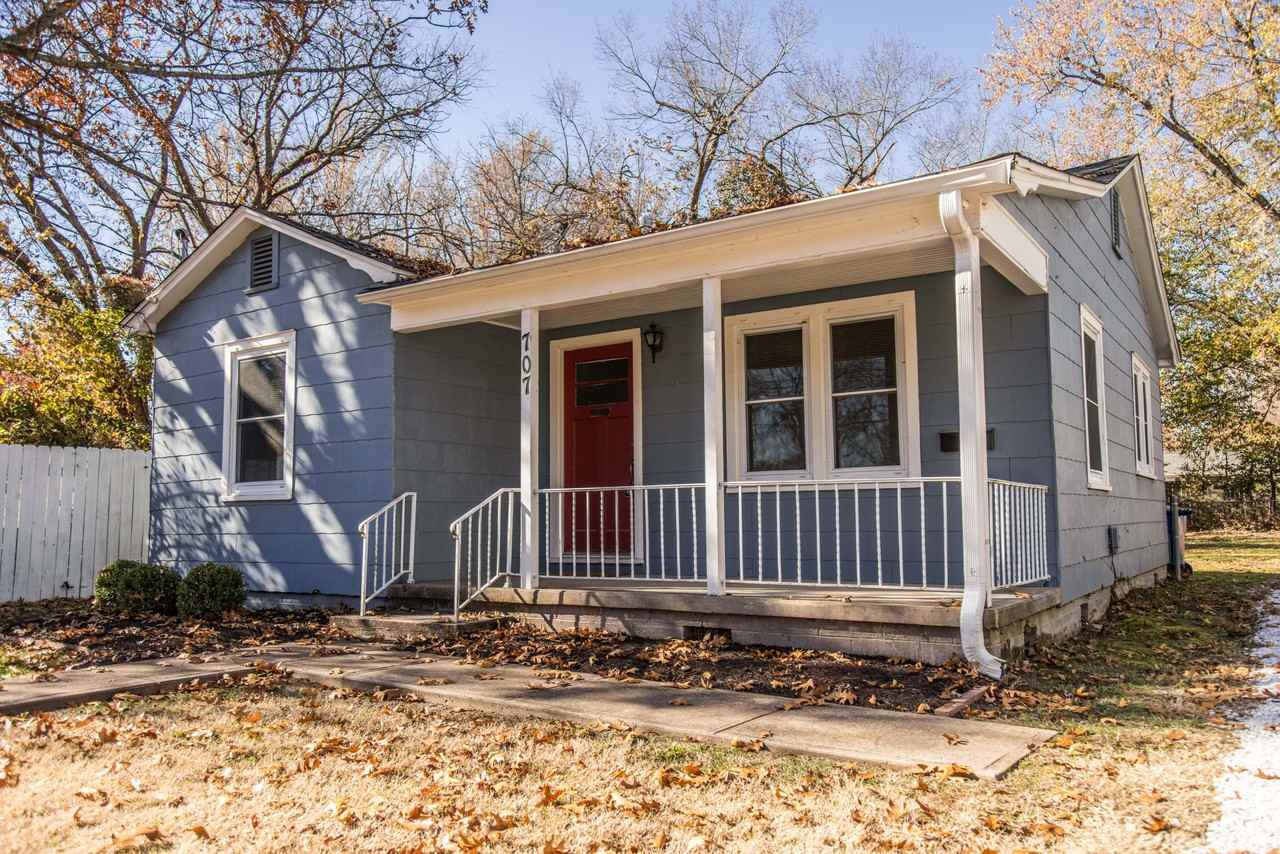 717 Nw A St #NA - Photo 3 of 22