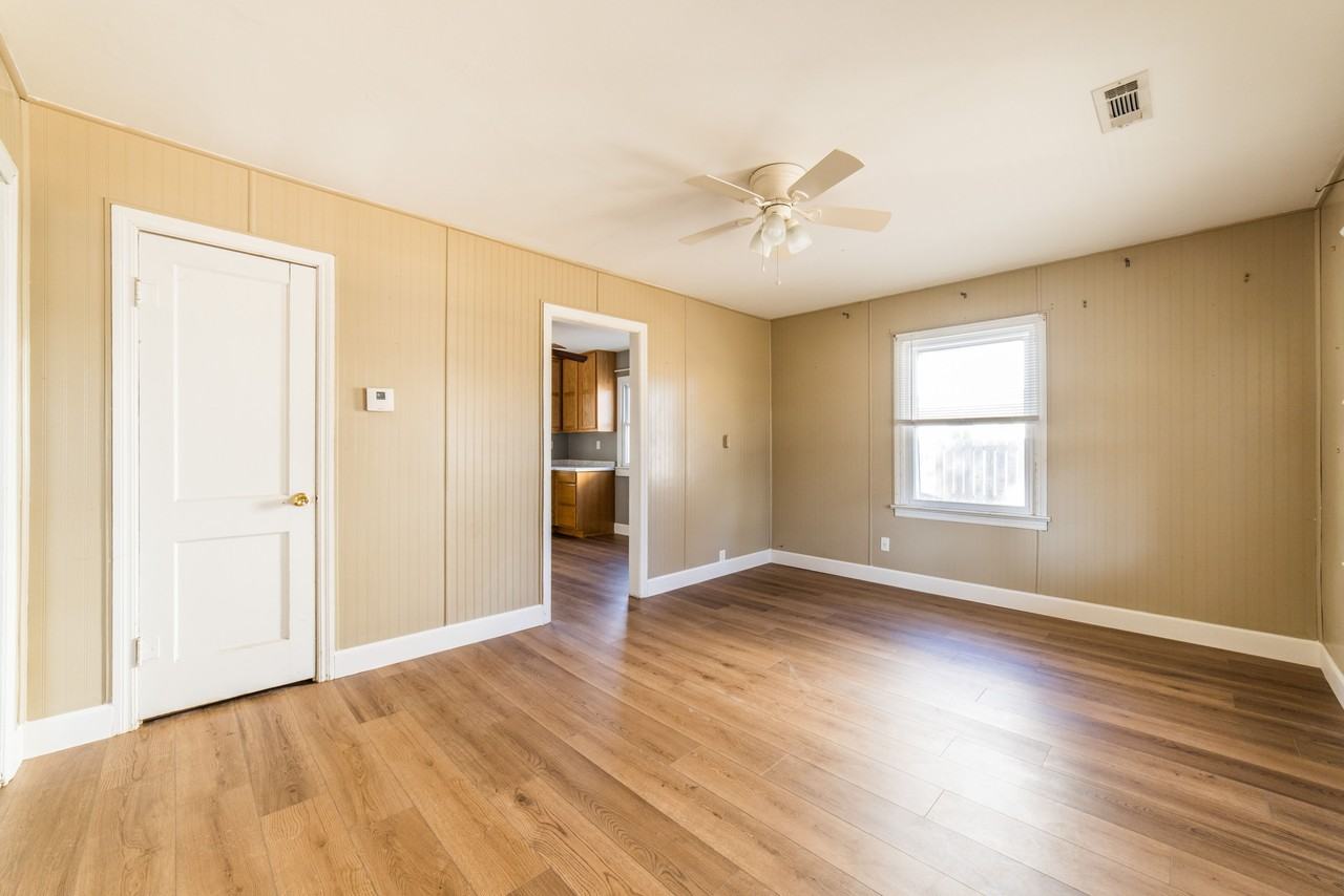 717 Nw A St #NA - Photo 7 of 22