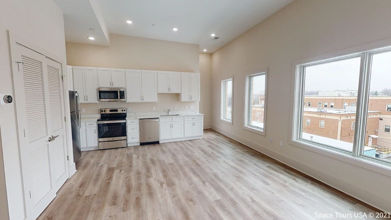 917 Sheridan St Nw #402 - Photo 2 of 13