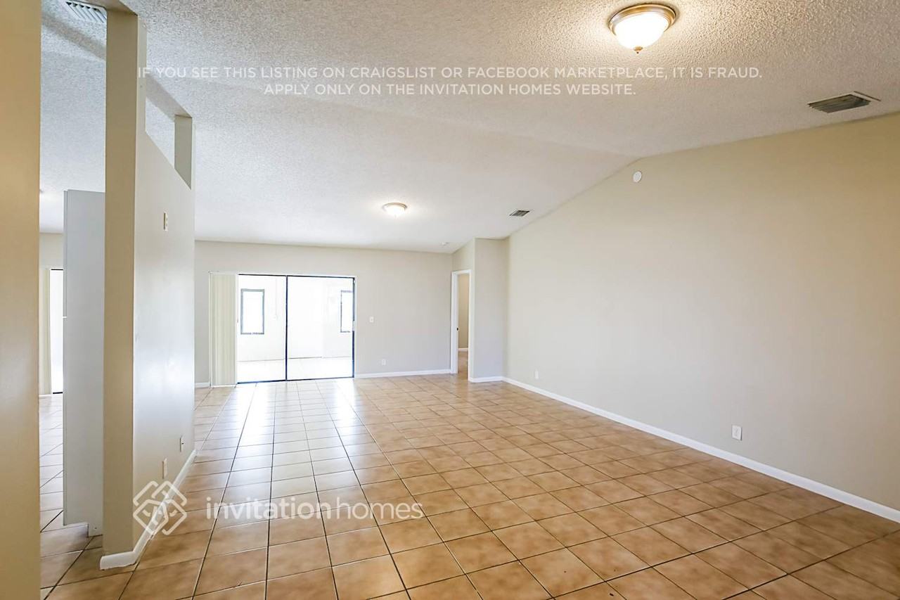 4933 Nw 96th Ter - Photo 3 of 17
