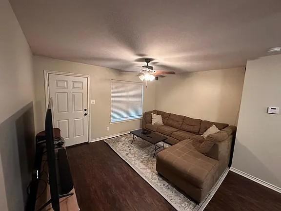 218 Cheek Street Mineola - Photo 2 of 9