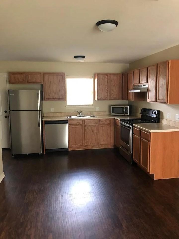 218 Cheek Street Mineola - Photo 3 of 9