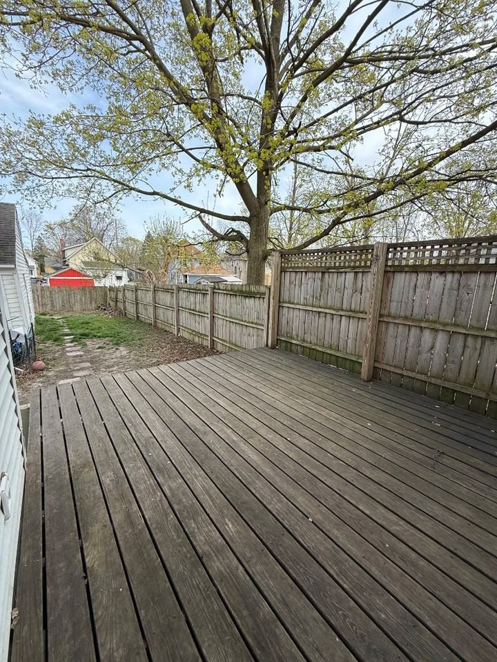 231 Leslie St - Photo 3 of 10