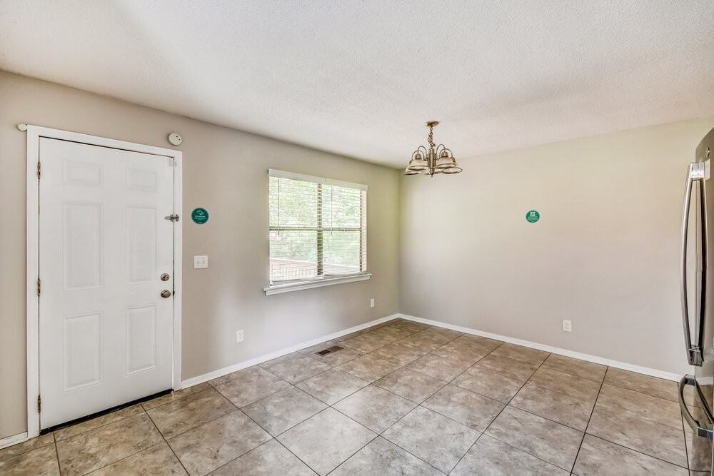 1121 Sunscape Cir - Photo 7 of 17