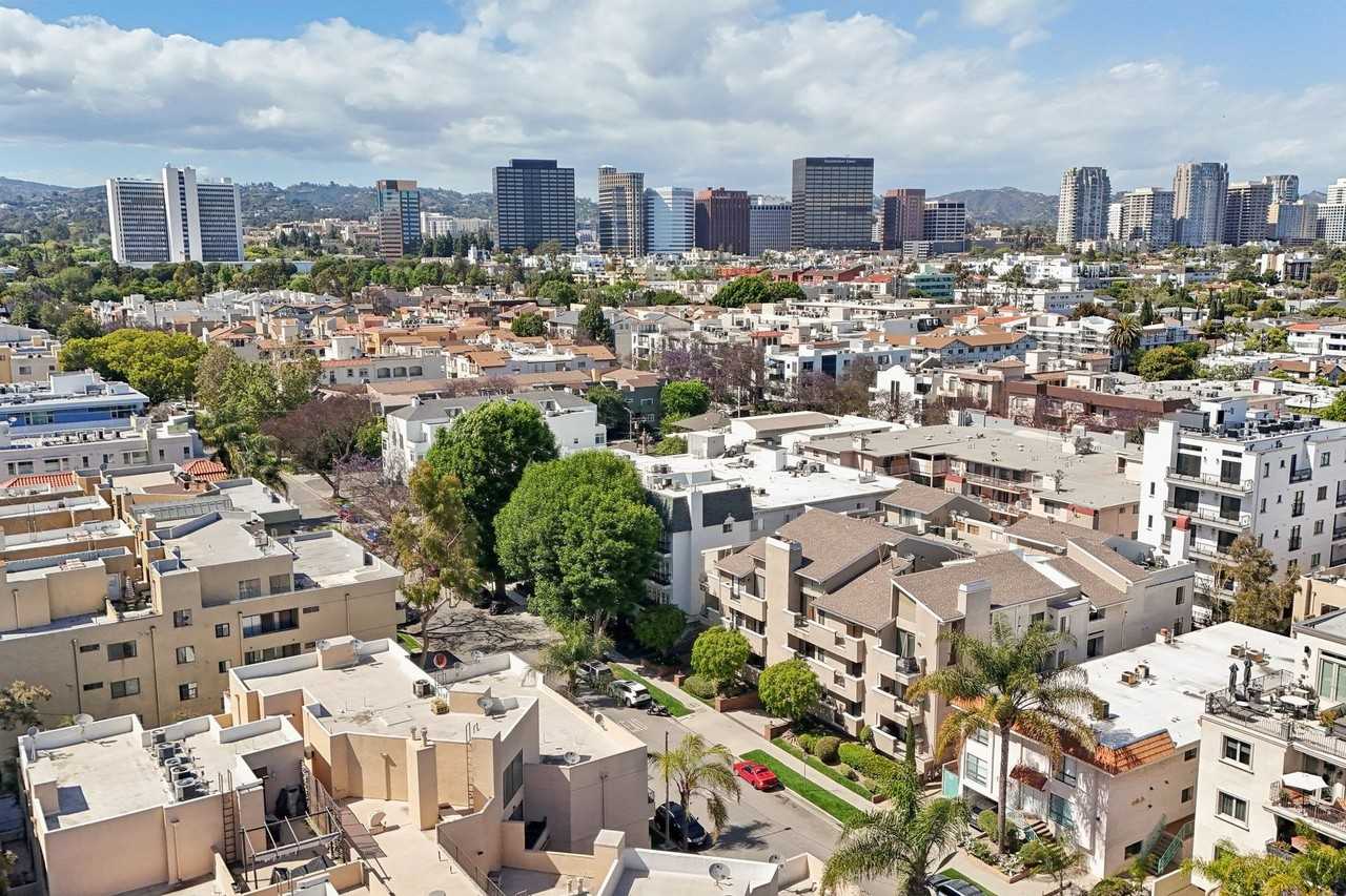 1620 South Bentley Ave - Photo 4 of 43