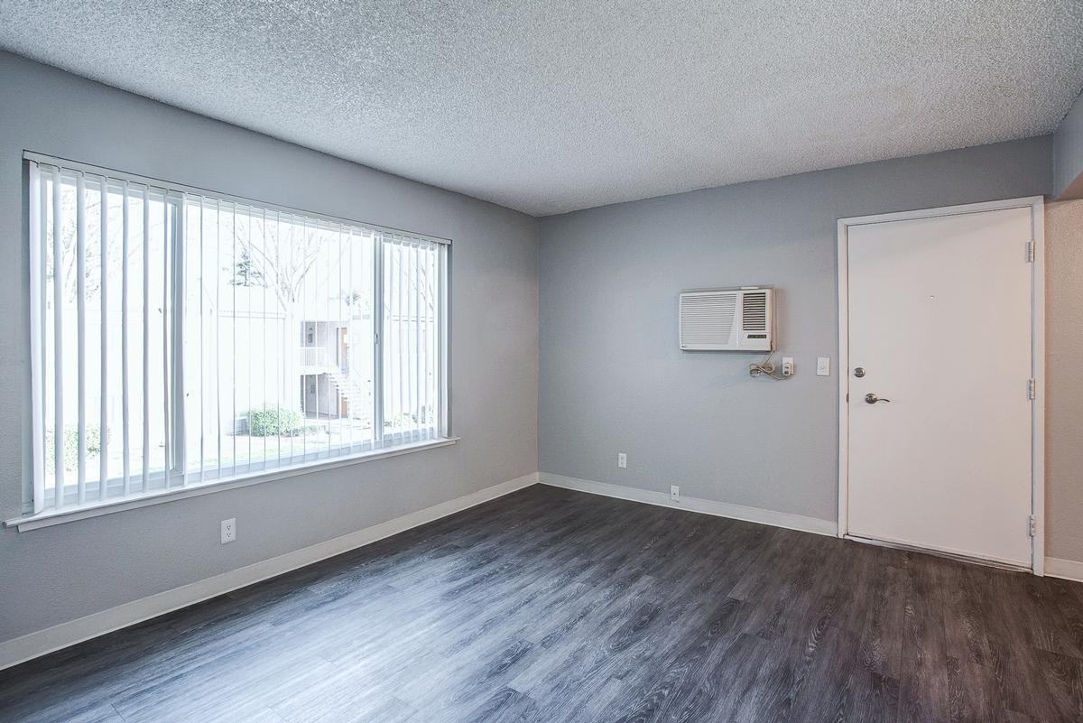 7901 La Riviera Dr