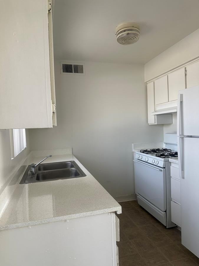 1737 W Missouri Ave - Photo 5 of 20