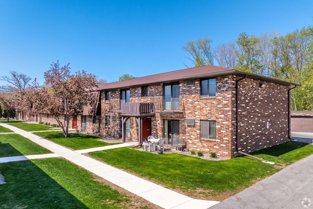 Western Adobe - Photo 4 of 30